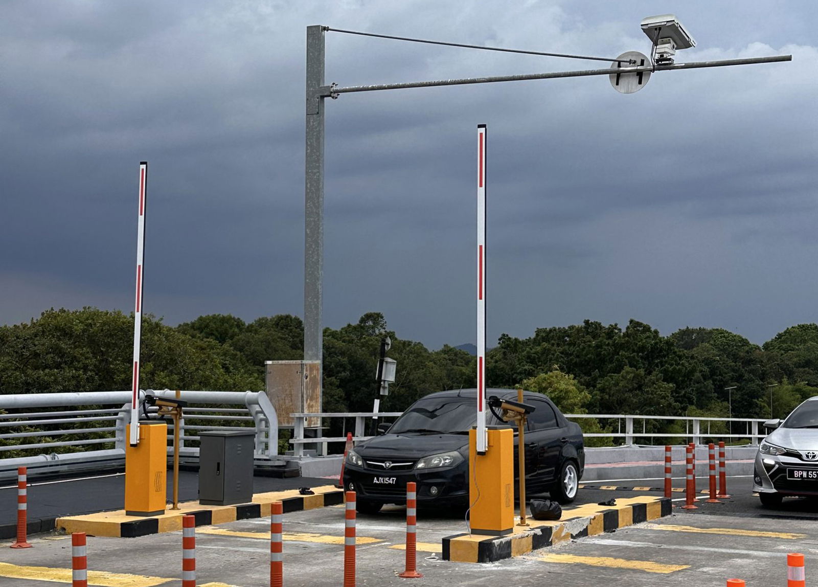 KLIA 即日起实施车辆通行管理系统 停车超过 10 分钟最高罚 RM100